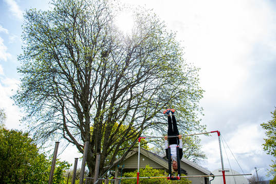 Norwegian pole vaulter Sondre Guttormsen trains at home as