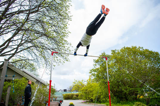 Norwegian pole vaulter Sondre Guttormsen trains together