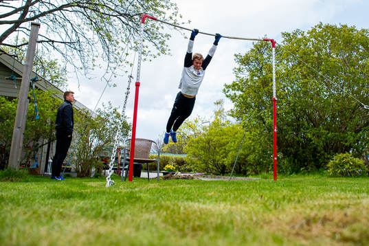 Norwegian pole vaulter Sondre Guttormsen trains together