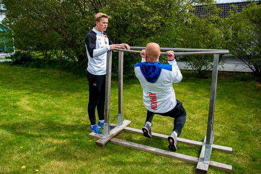 Norwegian pole vaulter Sondre Guttormsen trains together