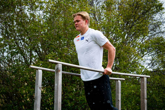 Norwegian pole vaulter Sondre Guttormsen trains at home as