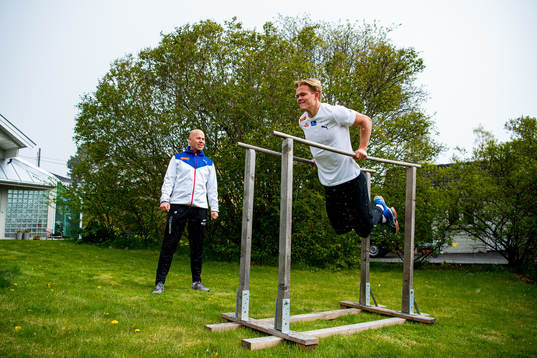 Norwegian pole vaulter Sondre Guttormsen trains together