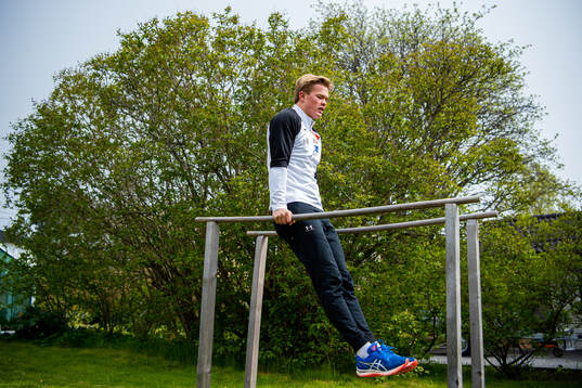 Norwegian pole vaulter Sondre Guttormsen trains at home as