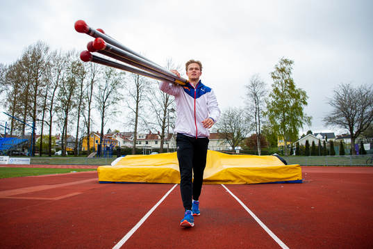 Norwegian pole vaulter Sondre Guttormsen trains at the