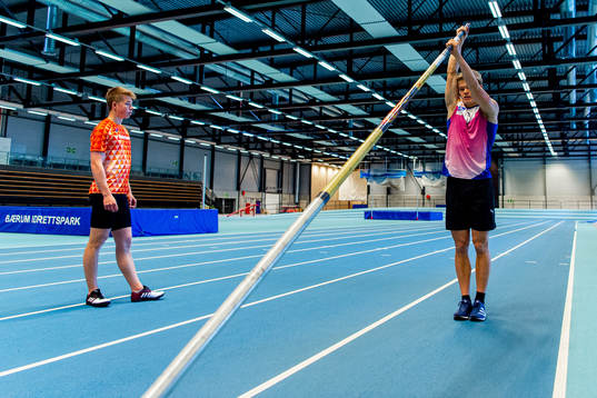 Norwegian pole vaulter Sondre Guttormsen trains together