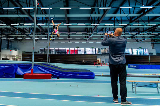 Norwegian pole vaulter Sondre Guttormsen trains together