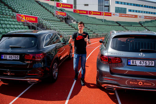 Jakob Ingebrigtsen arrives at press event