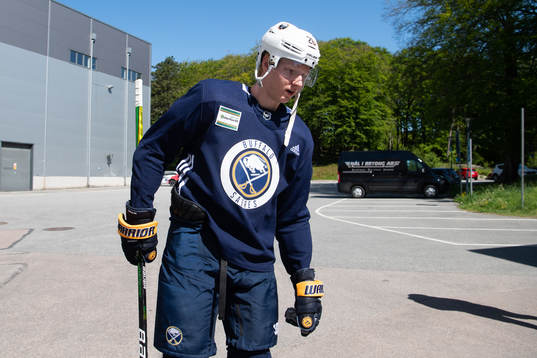 Buffalo Sabres Rasmus Dahlin tränar