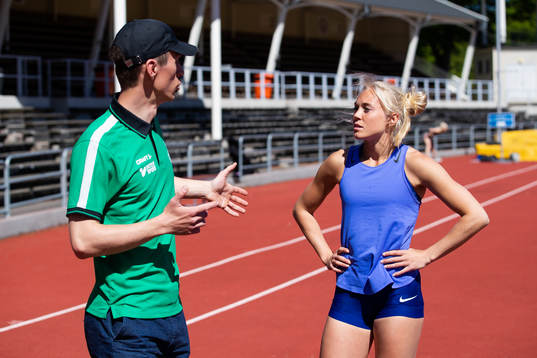 Tränare Erik Svensson och Tilde Johansson