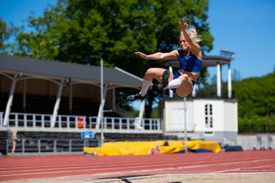 Tilde Johansson hoppar längdhopp
