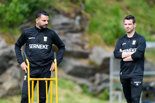 Tränare Poya Asbaghi och assisterande tränare Ferran