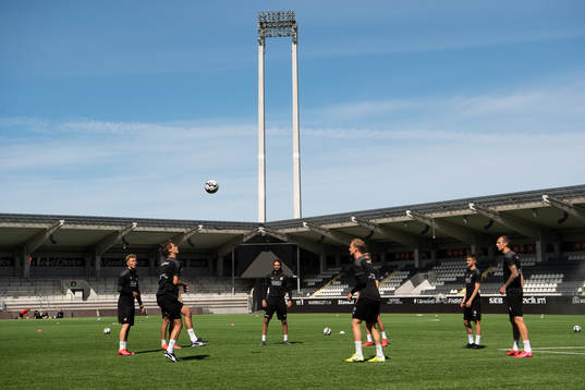 Spelarna värmer upp