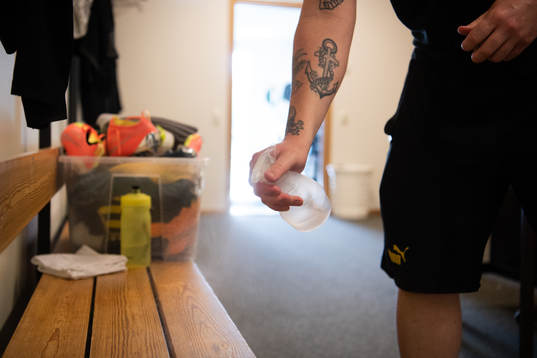 Desinficering av ett omklädningsrum på Gothia Park Academy