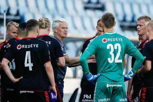 Kalmars tränare Nanne Bergstrand har genomgång