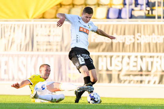Falkenbergs Sander van Looy och Häckens Leo Bengtsson