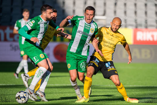 Hammarbys Abdul Khalili och Jeppe Andersen mot Elfsborgs