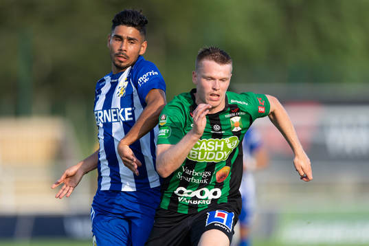 IFK Göteborgs Hosam Aiesh och Varbergs Anton Liljenbäck