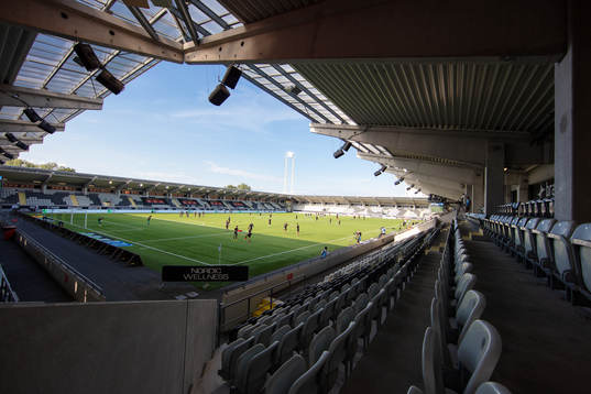 Bravida Arena interiört och tomma stolar på läktarna