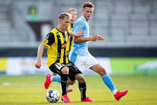 Häckens Adam Andersson och Malmö FFs Arnór Traustason