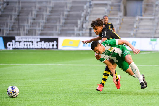 s Robin Tihi och Hammarbys Paulinho