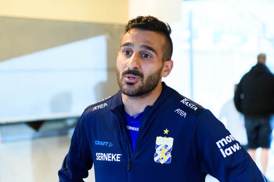 IFK Göteborgs Sargon Abraham blir intervjuad