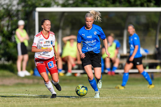 Halmias Emma Skantz och Halmstads Moa Karlsson