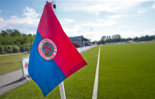 Hörnflagga med Karlslunds logotyp