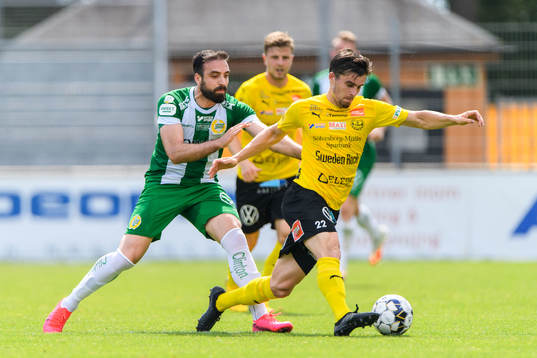 Hammarbys Abdul Khalili och Mjällbys Jesper Gustavsson
