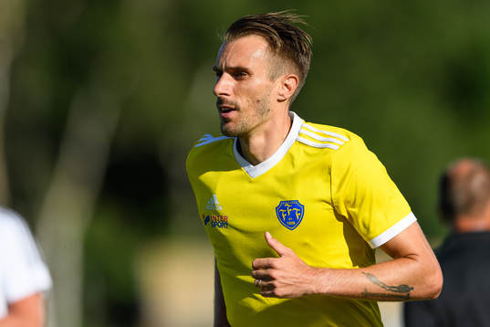 Falkenbergs Tobias Karlsson före fotbollsmatchen i