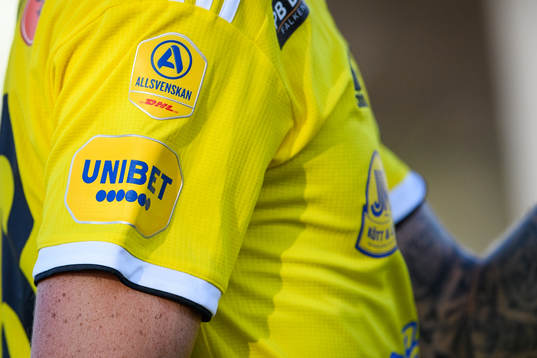 Unibet och allsvenskan logo på en tröja