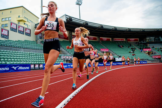 Andrea Modin Engesæth and Malin Edland of Norway compete