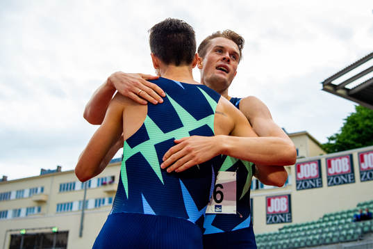 Jakob Ingebrigtsen and Filip Ingebrigtsen celebrates