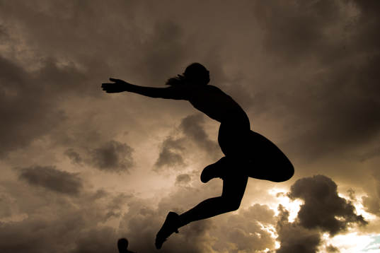 The silhouette of Elise Hoel Ulseth competing in the