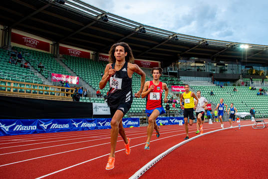 Moa Abounnachat Bollerød and Kjetil Brenno Gagnås compete