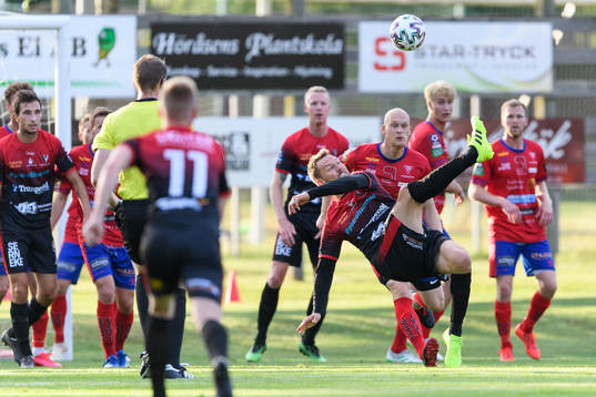 Trollhättans Anders Mogren gör 0-1