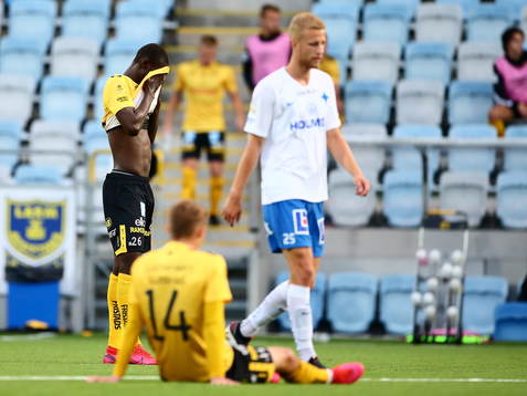 Elfsborgs Marokhy Ndione och Jacob Ondrejka deppar