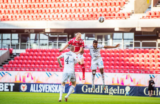 Kalmars Sebastian Ring och Östersunds Noah Sonko Sundberg
