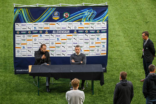 Häckens tränare Andreas Alm och Örebros tränare Axel