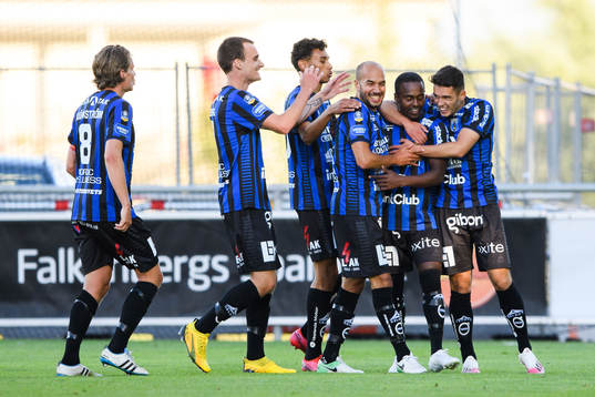 Sirius spelare jublar med Nahom Girmai Netabay