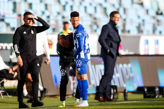 IFK Göteborgs Tobias Sana får vård