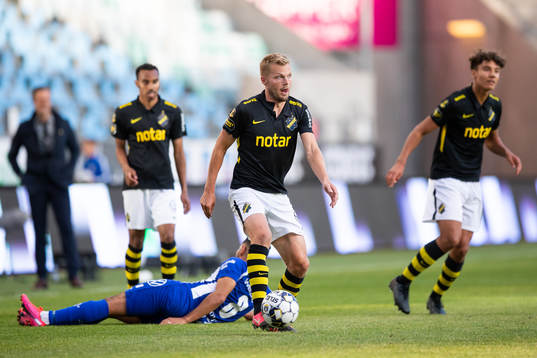s Sebastian Larsson