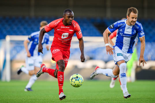 Gilbert Koomson of Brann and Nicolai Næss of Sarpsborg