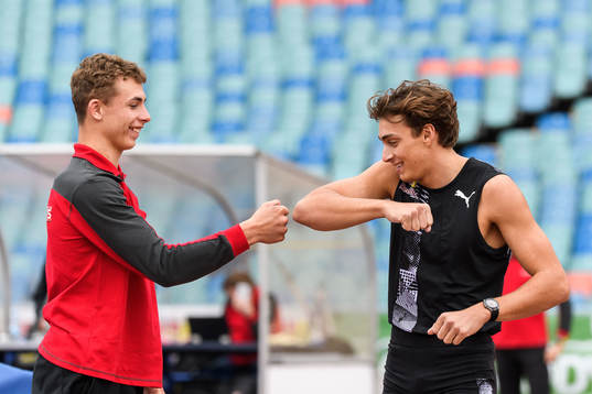 Armand Duplantis, Upsala IF, greets a steward when