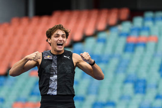 Armand Duplantis, Upsala IF, celebrates as he sets a new