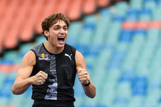 Armand Duplantis, Upsala IF, celebrates as he sets a new