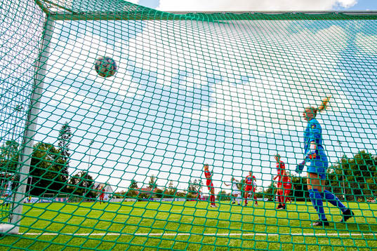Rikke Bogetveit Nygard of Arna-Bjørnar scores 0-1 behind