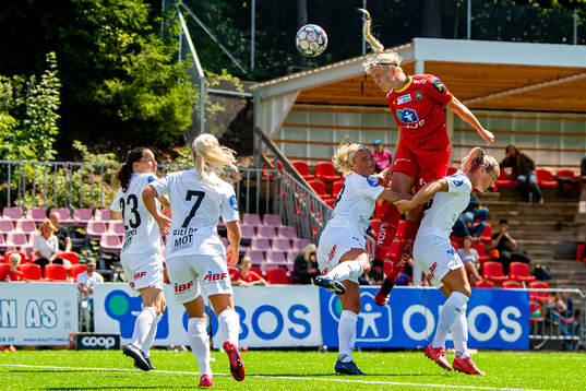 Karoline Haugland of Arna-Bjørnar, Kamilla Aabel of Røa