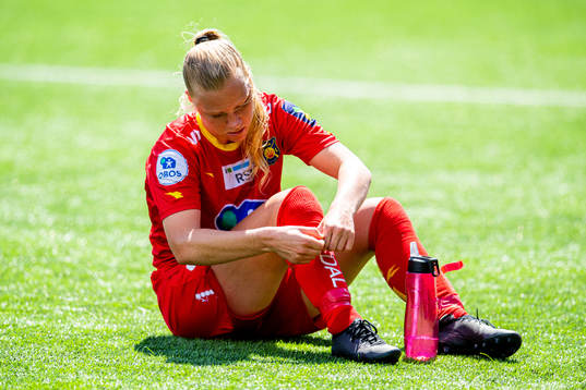 Linn Huseby of Røa looks dejected