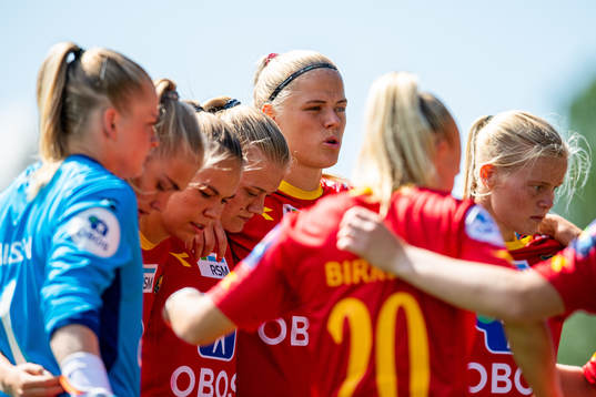 Kamilla Aabel and teammates of Røa