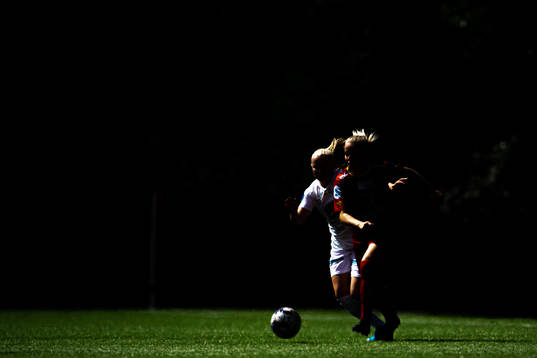 Bläddra bland fler bilder av Football, Toppserien, Røa - Arna-Bjørnar